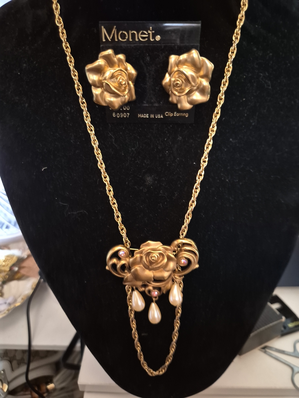 Avon 1992 Gold Matte Floral Pendant Necklace with Pink and Cream Accents
